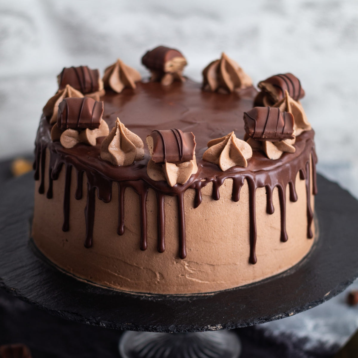 Kinder Chocolate Cake – Sarleen Cake