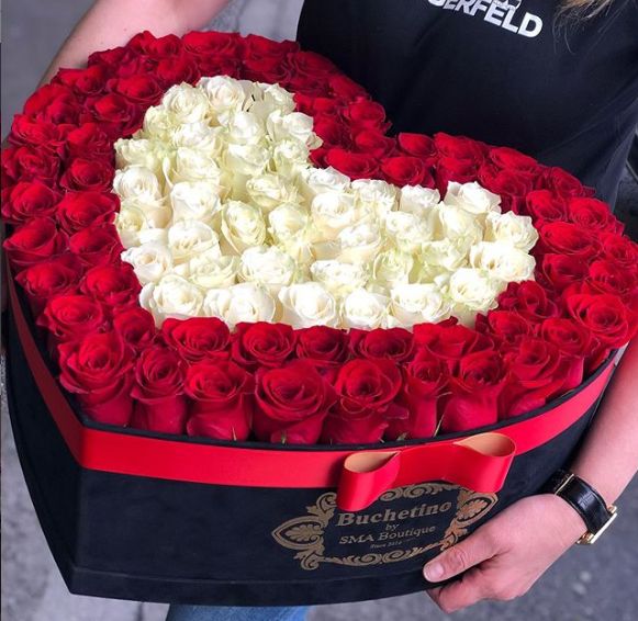 Heart-shaped floral bouquet - 100 Roses