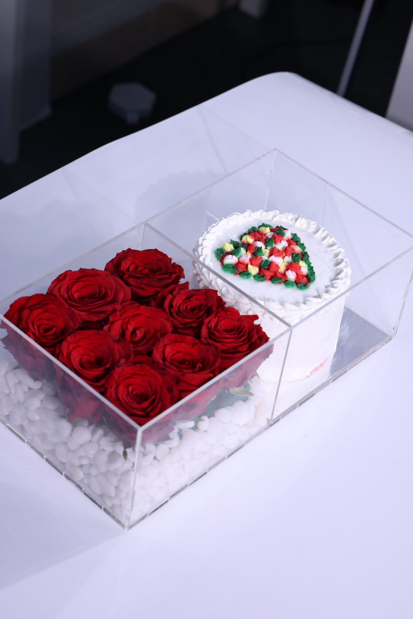 Birthday mini cake with Flowers trend