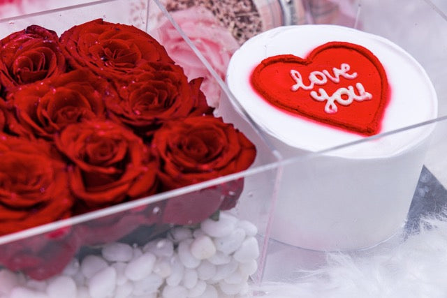 valentine's day mini cake with Flowers