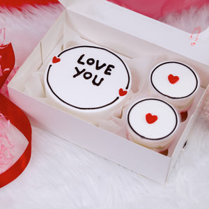Valentine's Day Mini bento cake with 2 matching cupcakes