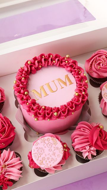 Mother Day Cake with 8 cup cake