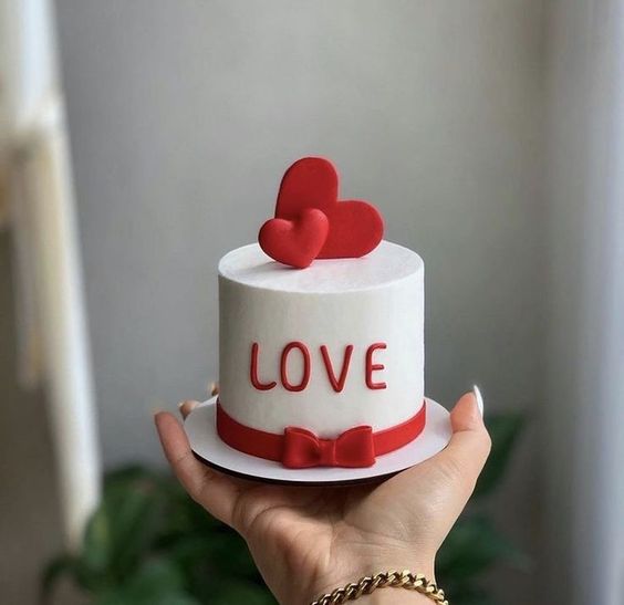 valentine's day Cake with Flowers and gift card Offer  عرض كيك مع ورد وبطاقه معايدة